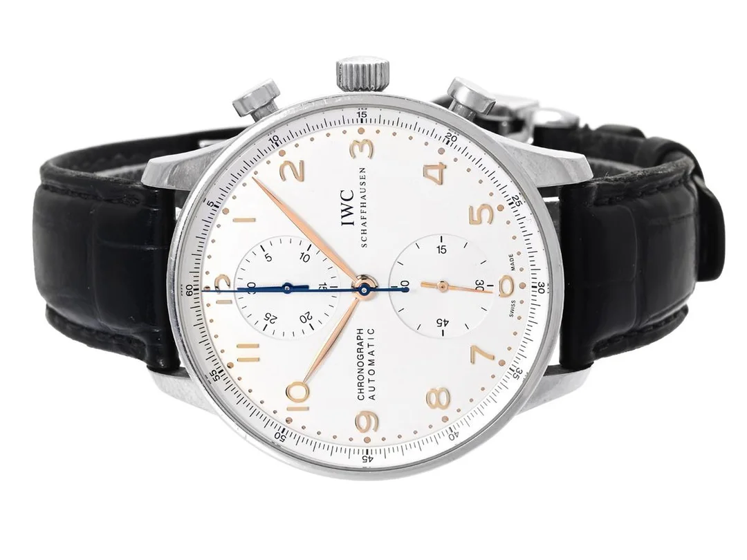 IWC, Schaffhausen, Portuguese, Cal 79350, Serie nr. 3670060, Ref nr. 371445, Boett nr. 5273382, kronograf, herrur, 40,9 mm, stål, automatisk, safirglas, läderband, viklås, cert, februari 2015, box (skadad). — Klockor/IWC — Kaplans