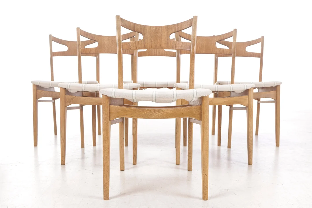 Danish furniture manufacturer. Set of six chairs made of oak and teak. 1960s (6) 1960s — Furniture/Chairs — Lauritz