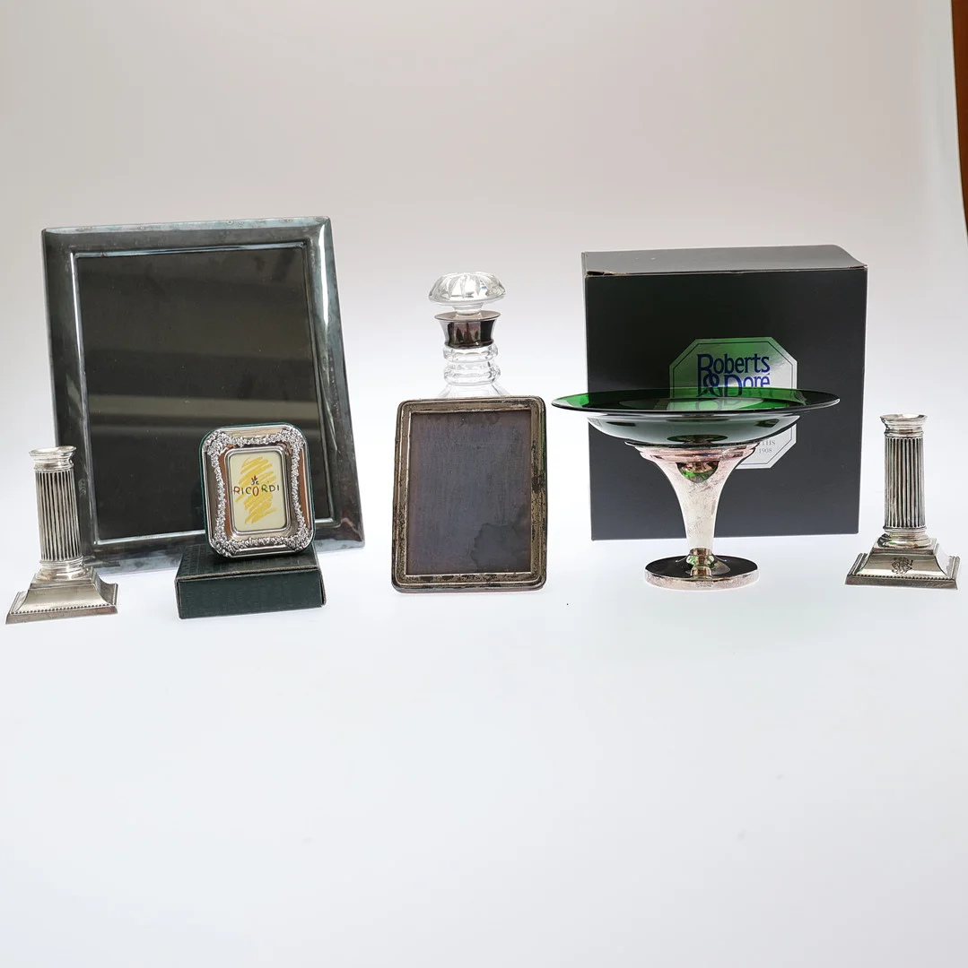 A MIXED LOT OF SILVER PLATE. — Silver plated — Young's Auctions