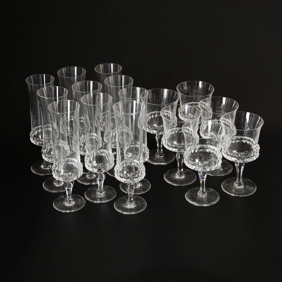 INGEBORG LUNDIN. 1921-1992. Glasservis, 36 delar, "Silvia". — Tableware — Auktionsverket Engelholm