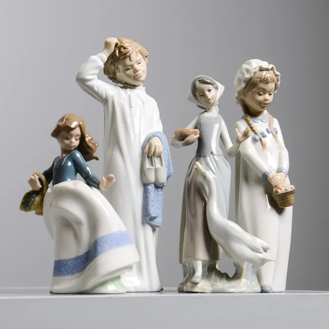 FIGURINER, 4 st, porslin, bl.a. Nao & Lladro, Spanien.