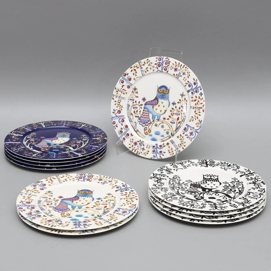 KLAUS HAAPANIEMI. tallrikar, 11 st, "Taika" porslin, Iittala, 2000-tal. — Tableware — Auktionsmagasinet Vänersborg