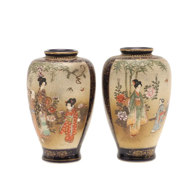 PAIR OF JAPANESE SATSUMA VASES - SIGNED.