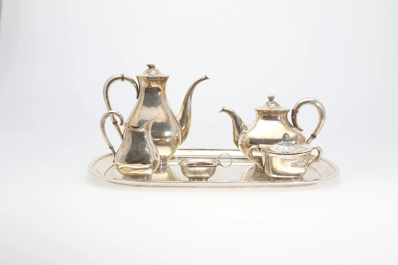 Spanish coffee and tea set in silver, early decades of the 20th Century. — Silver — Balclis
