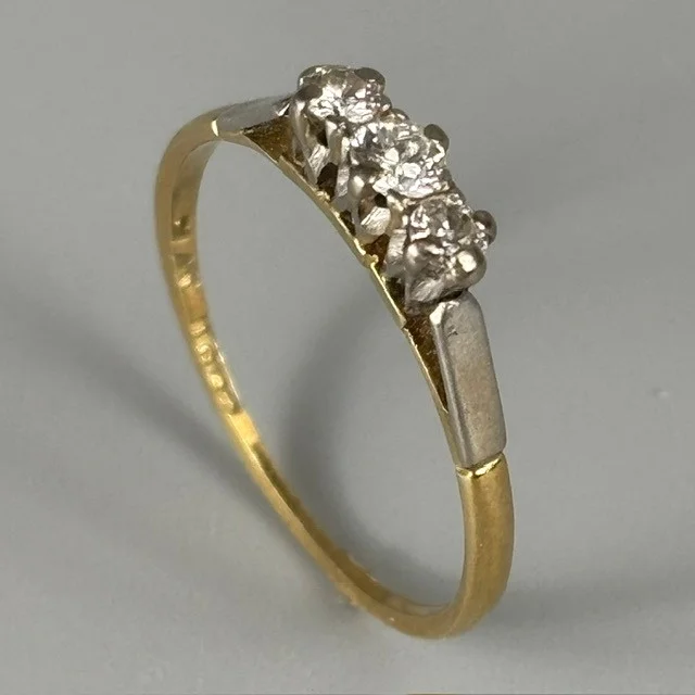 18CT DIAMOND RING. — Rings — Lyme Bay Auctions