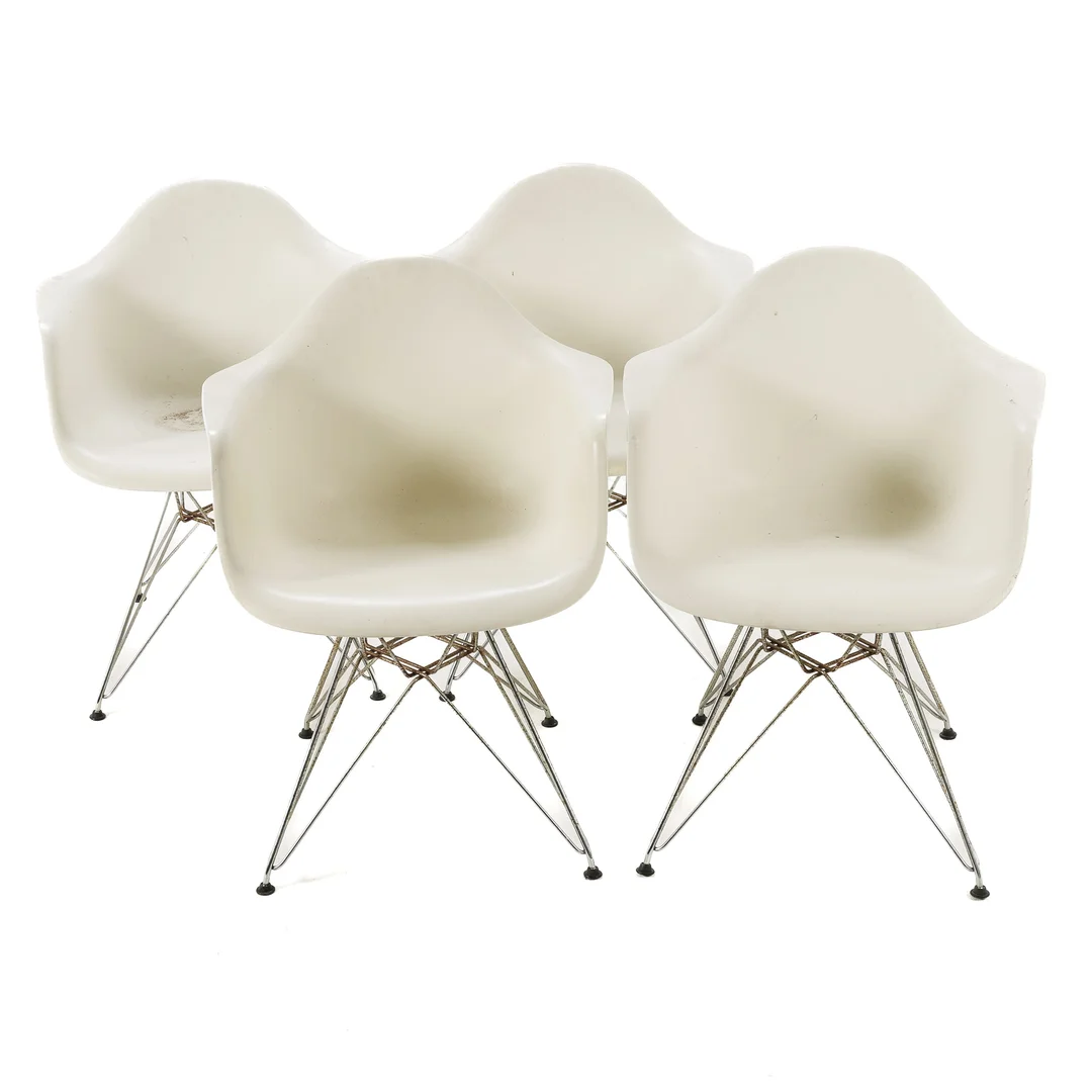 Charles Eames. Set of four armchairs (4) — Furniture/Chairs — Lauritz