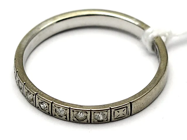Ring 18K 2,2g vitguld med diamanter 6xca0,005ct Ø16¾