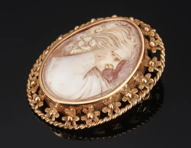Vintage camè broche af 18 kt. guld