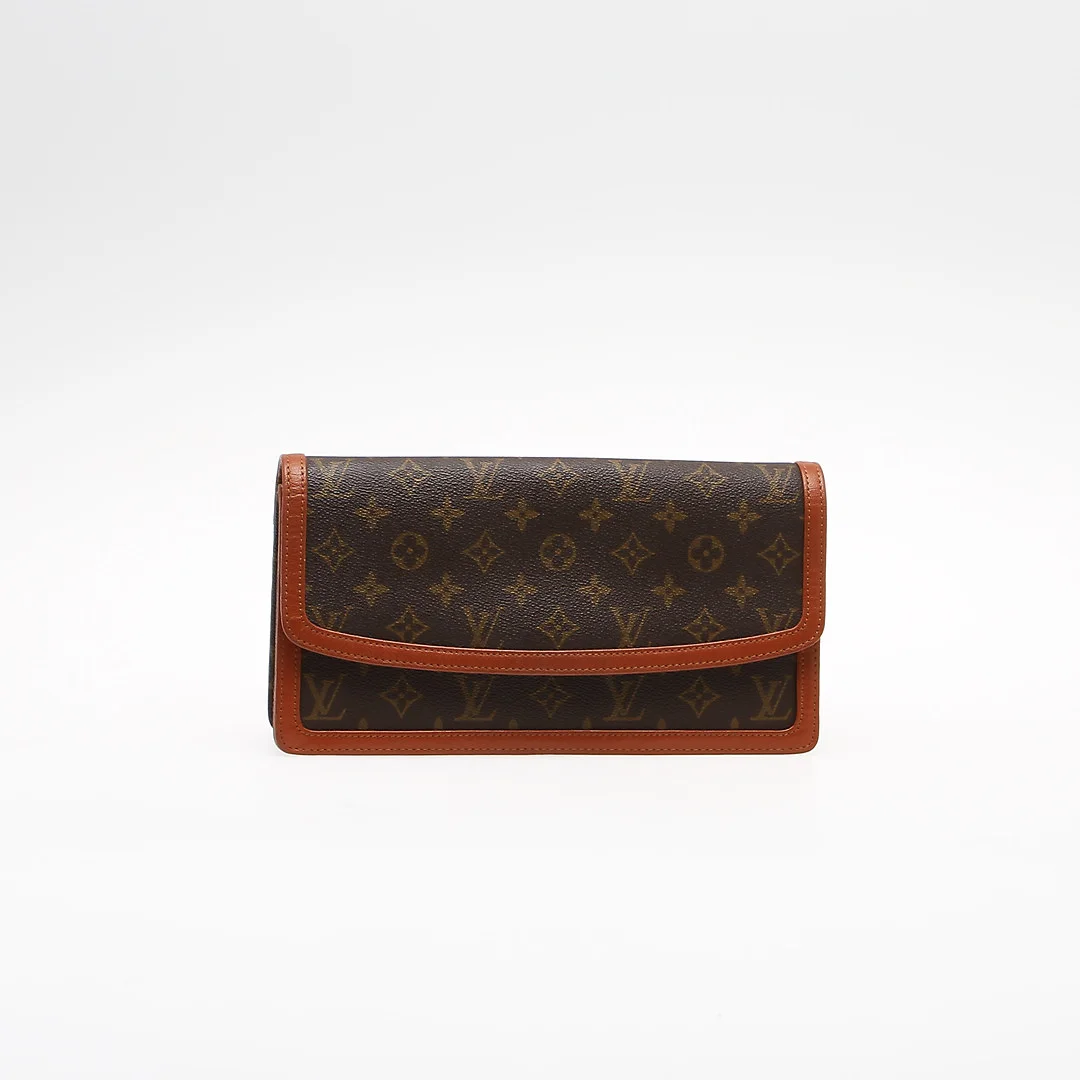 VÄSKA, "Pochette Dame", Louis Vuitton. — Vintage & Designer Fashion — Göteborgs Auktionsverk