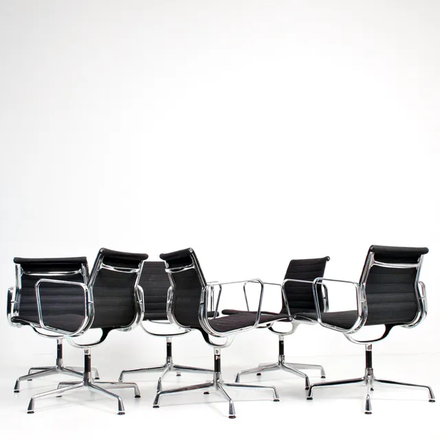 CHARLES & RAY EAMES. Set aus sechs Stühlen Modell „EA 104“ von VITRA, Schweiz.