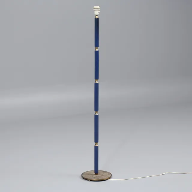 GOLVLAMPA, trä/mässing, märkt G 145, 1960/70-tal.