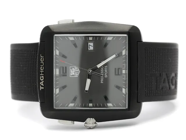 TAG HEUER, Professional Sports "Golf", Cal 1005, Serie nr. ERK7323, Ref nr. WAE1113.FT6004, herrur, 36,5 x 33 (37) mm, stål/titan, quartz, safirglas, datum, integrerat gummiband, cert (ej komplett), ca september 2008, box, ytterkartong.