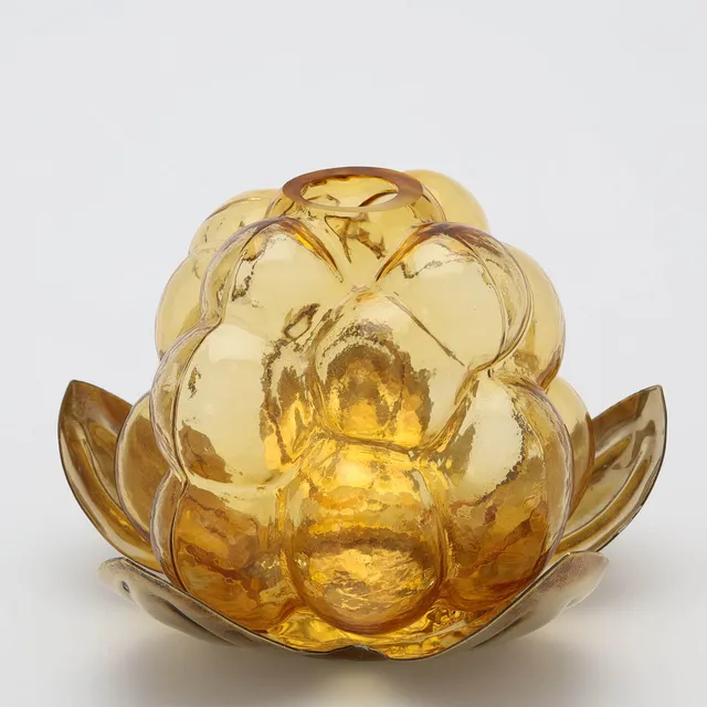 GUNNAR MUSKOS. Ljuslykta, mässing & glas, "Hjortron", Trollheden Design, 1900-tal.