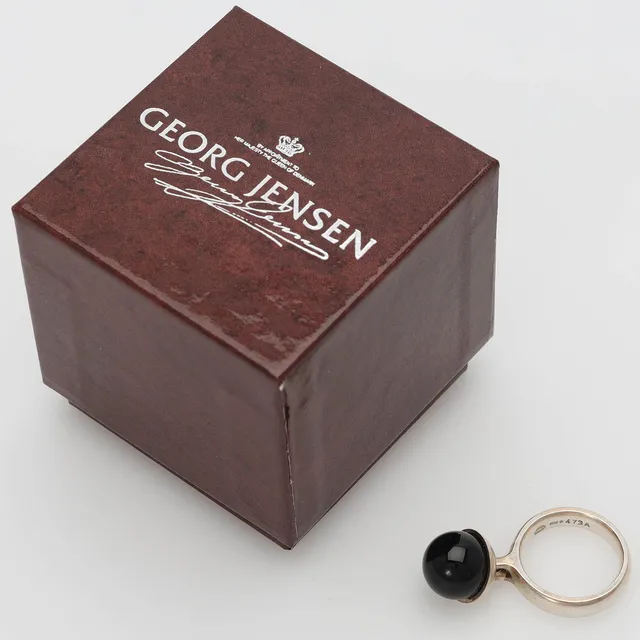 REGITZE OVERGAARD. "Sphere", ring, sterlingsilver, svart agat, design no 473A, etui, Georg Jensen, Danmark.