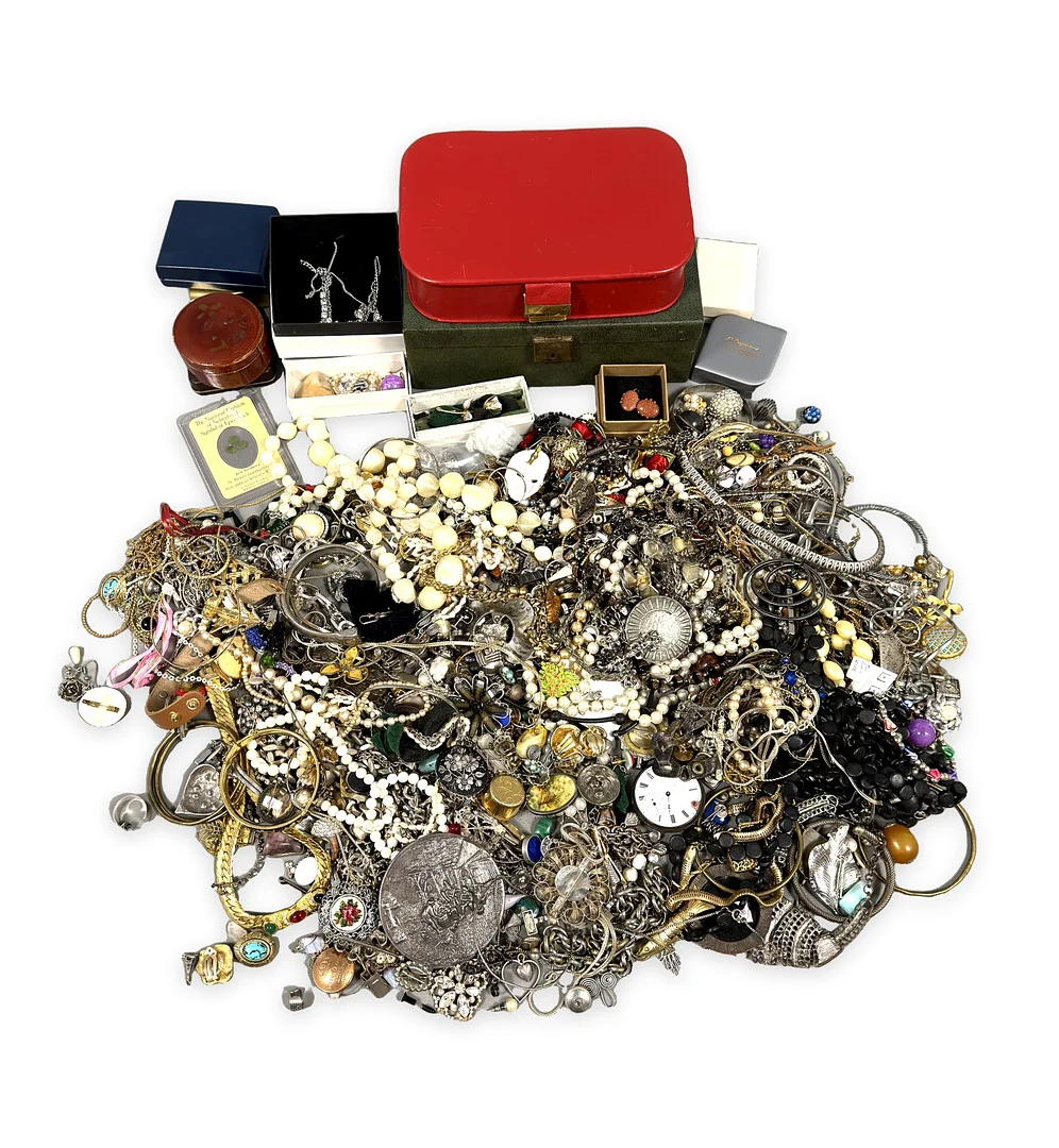Parti Bijouterier. — Costume Jewellery — Auktionshuset STO Bohuslän