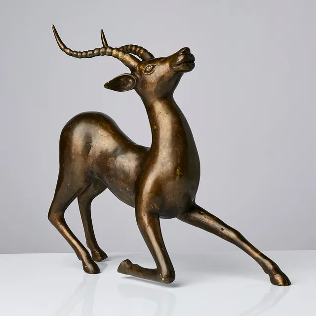 OKÄND KONSTNÄR. Skulptur i form av hjortdjur, 1920/30-tal, patinerad brons.