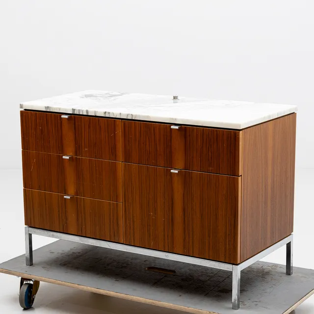 FLORENCE KNOLL. Sideboard, Knoll International, fanérad i valnöt, stenskiva, formgiven 1960-tal.