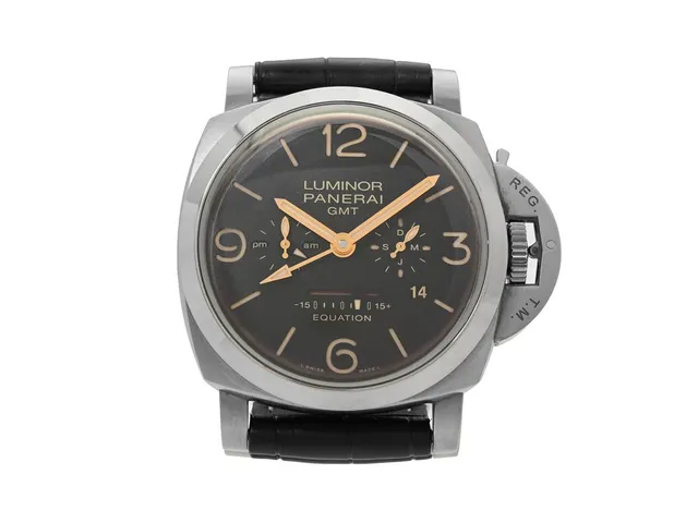PANERAI, Luminor 1950, GMT, Equation of Time, Cal P.2002, Verk nr. 001588, Serie nr. OP7059 / BB1820915, Ref nr. PAM00656, Boett nr. S0159/0500, herrur, 47 mm, titan, manuell, safirglas, liten sekundvisare, datum, två tidszoner (pm/am), gångreservsindikator (på urverk/8-dagars), glasbaksida, läderband, originalspänne, cert, oktober 2019, box, ytterkartong.