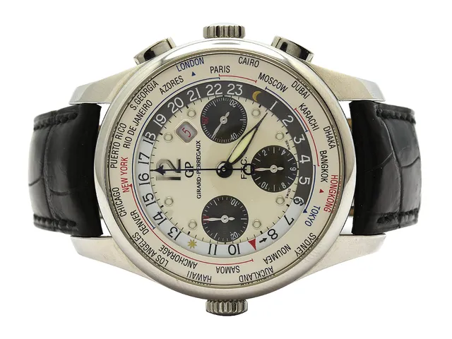 GIRARD-PERREGAUX, WW.TC Financial, Cal 3370, Serie nr. 227, Ref nr. 49805-11-152-11A, kronograf, herrur, 43 mm, stål, automatisk, safirglas, datum, världstidvisning, glasbaksida, läderband, viklås, cert, september 2015, box, ytterkartong.