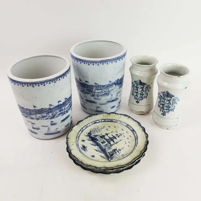 A PAIR OF CHINESE VASES, A PAIR OF APOTHECARY VASES AND FOUR CREAMWARE CHINOISERIE PLATES. (8).