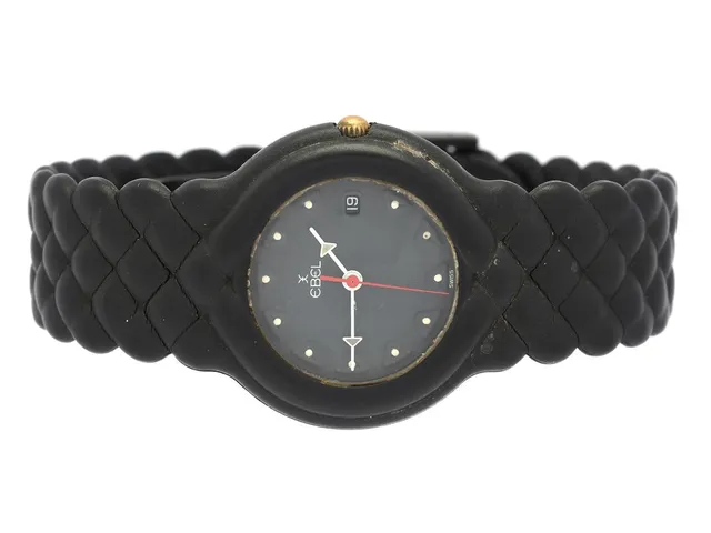EBEL, damur, 32 mm, plast, quartz, safirglas (repor), datum, integrerat band (skadad), viklås, ca 1990.
