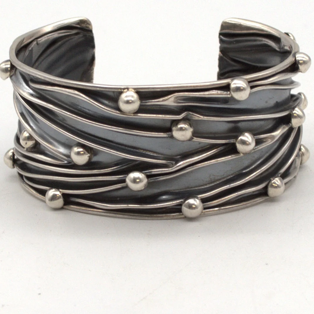 CHRISTIAN&IBANA. DESIGNER MANSCHETTEN ARMREIF; HANDARBEIT; STERLING SILBER 925. — Bracelets — Kunst- und Auktionshaus Kleinhenz