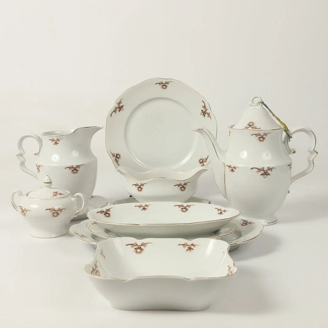 MAT OCH KAFFESERVISDELAR, 38 stycken, "Feston Rosenthal", KPM, Tyskland. — Tableware — Helsingborgs Auktionskammare