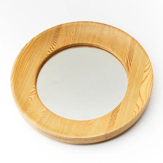 ERIK HÖGLUND. Spegel, "Kopparfly", furu, märkt.