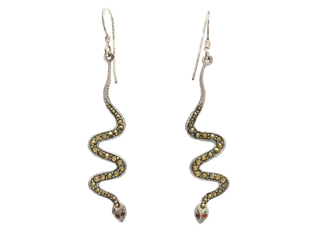 ÖRHÄNGEN, sterlingsilver, markasiter, längd 6 cm, krokar, vikt 4,2 g. — Smycken/Örhängen — Kaplans