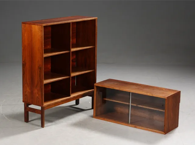 Dansk møbelproducent. Reol med skabsvitrine, palisander. 1950'erne (2)