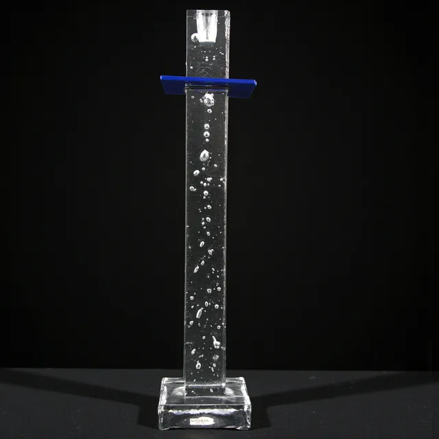 BERTIL VALLIEN. Ljusstake, "Tower", glas, detalj av blålackerad metall, Kosta Boda.