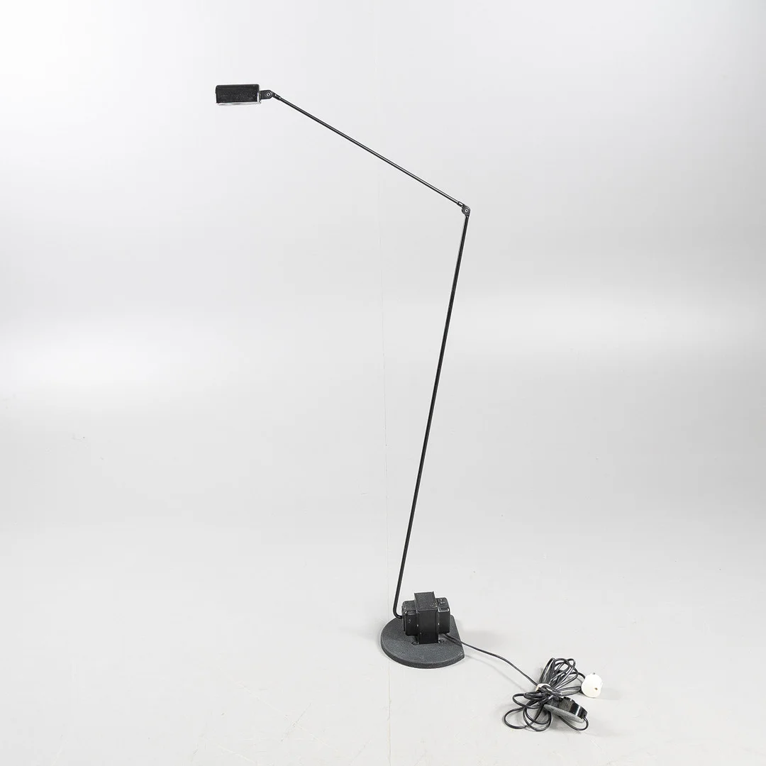 TOMMASO CIMINI. Lumina. ”Daphine” golvlampa. Italien, 1900-talets andra hälft. — Floor lights — Stockholms Auktionsverk Helsingborg