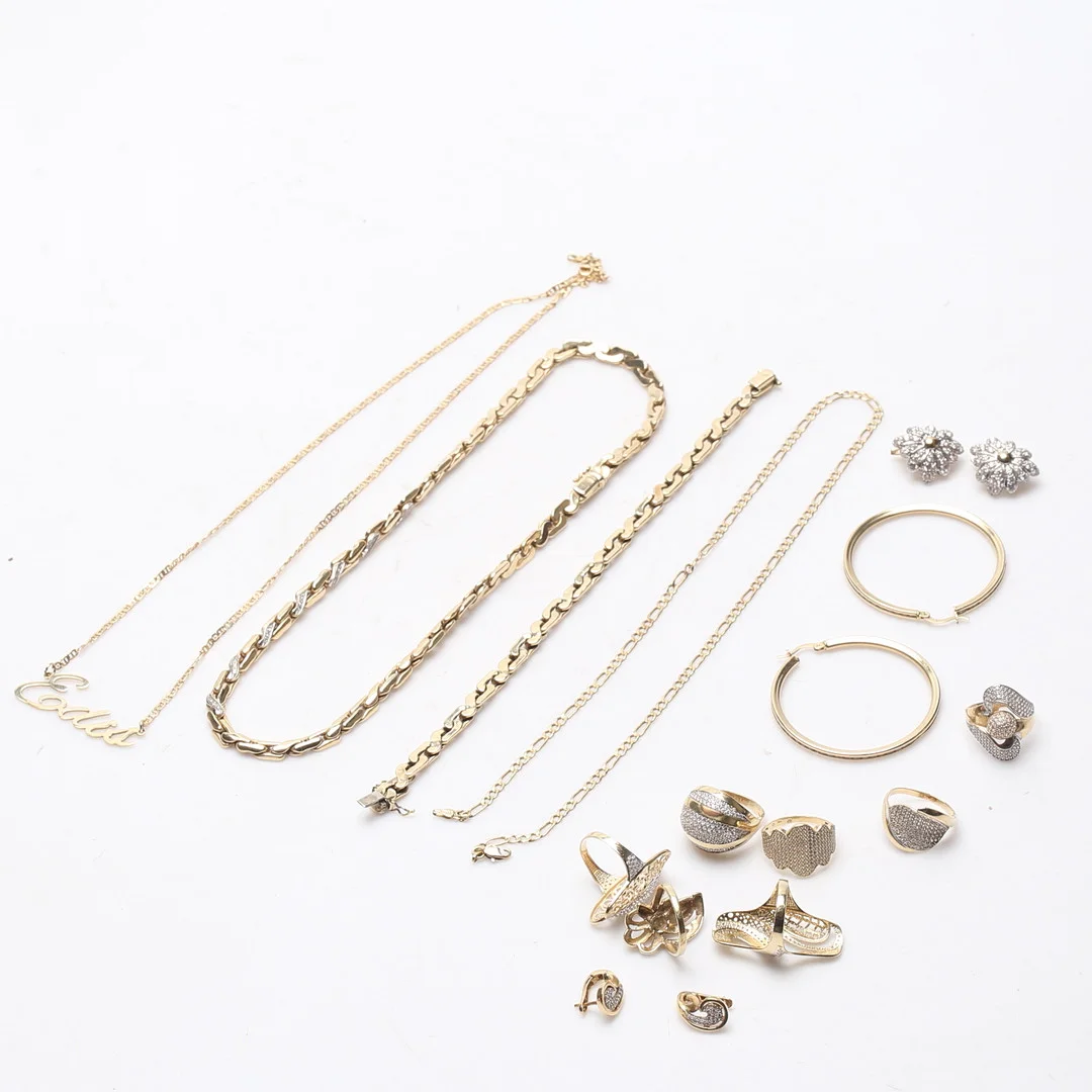 7 RINGAR, 3 par ÖRHÄNGEN, 3 HALSBAND samt ARMBAND, 14k, Guld, vikt cirka 105,2 gram. — Jewellery — Gomér & Andersson Linköping