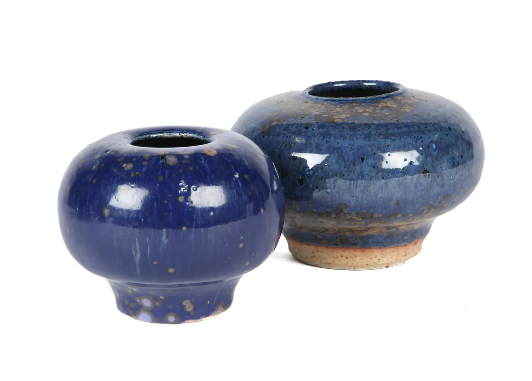 Edith Sonne for Bing & Grondahl. A pair of unique stoneware vases (2) — Glass, porcelain and ceramics/Vases, bowls, dishes — Lauritz