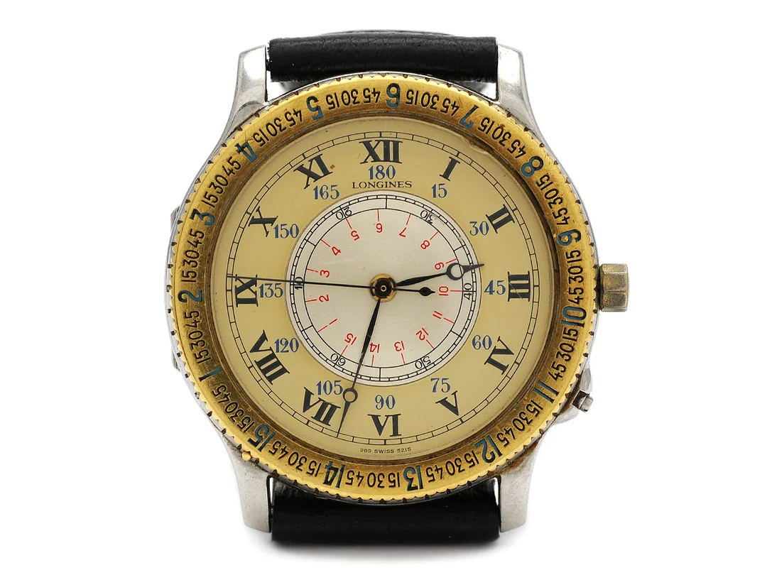 LONGINES, Hour Angle Watch, designad av Charles Lindbergh, Cal L989.2, Serie nr. 58021636, Ref nr. 989.5215, Boett nr. 24517978, herrur, 38 mm, stål/guld, automatisk, mineralglas (skadat), skadad urtavla, öppningsbar bakboett med glasbaksida, läderband, ca 1987, box (ej komplett). — Klockor/Longines — Kaplans