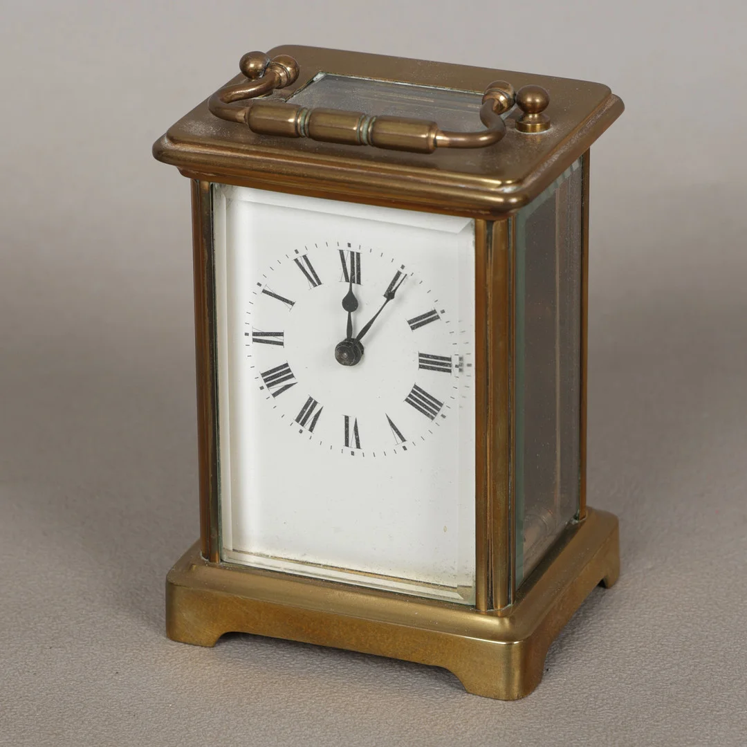 A 20TH CENTURY BRASS CASED CARRIAGE CLOCK. — Carriage & Miniature Clocks — Bishop & Miller