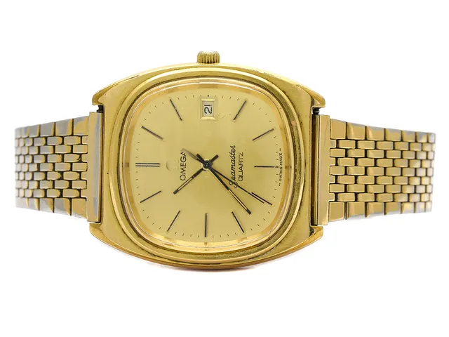 OMEGA, Seamaster, Cal 1342, Serie nr. 40760485, Ref nr. MD 196.0081, Boett nr. 196.0081, herrur, 35 x 35 (40) mm, doublé (20 micron), quartz, plexiglas, datum, skadad urtavla, defekt, skadad boett, ca 1977, metallänk ej original.