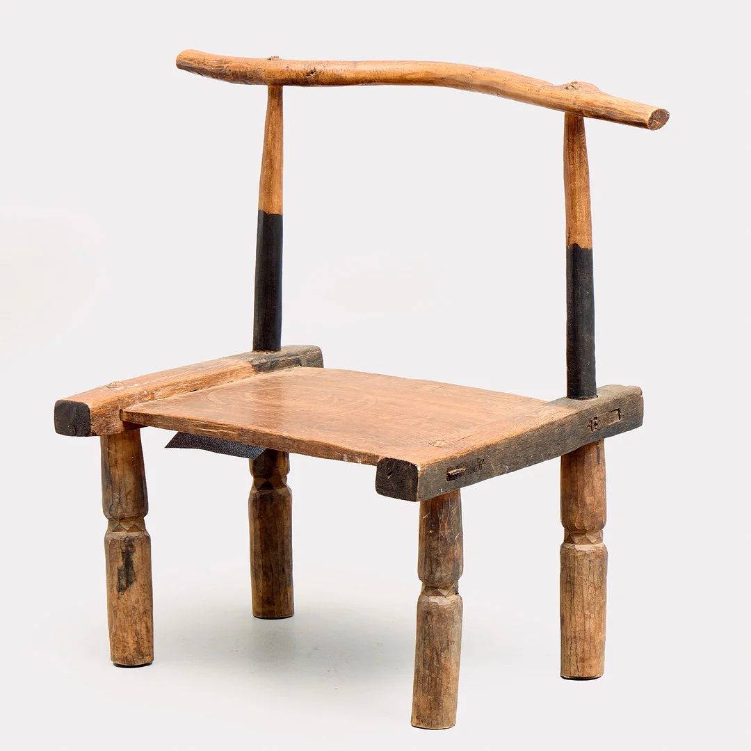 STOL, Afrika, 1900-tal. — Armchairs & Chairs — Uppsala Auktionskammare