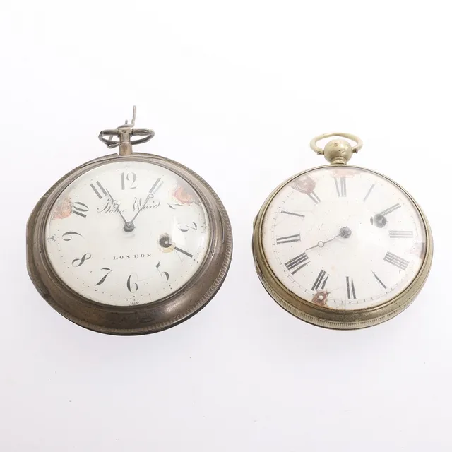 FICKUR, 2 stycken, 1 styck John Ward, silver, London, 1700/1800-tal.