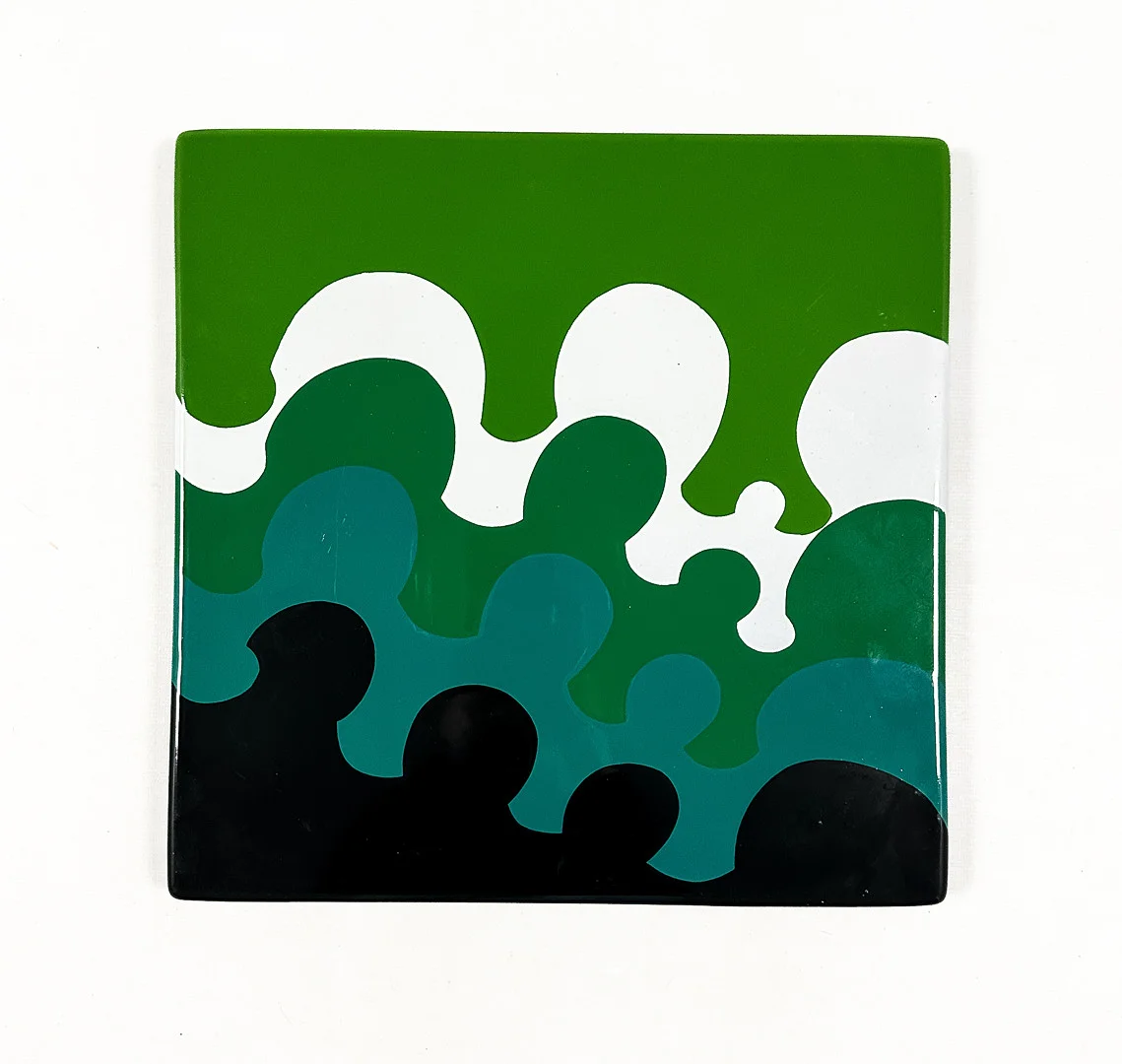 BENGT BERGLUND. "Gröna Vågor", emalj, Gustavsberg, 1970-tal. — Paintings — Auktionshuset STO Bohuslän