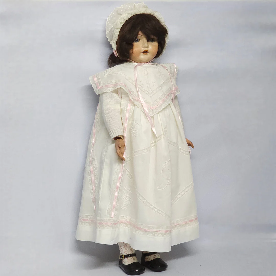 Antigua muñeca caminadora en porcelana y composición. Primer tercio siglo XX. — Dolls & Teddybears — Arce Auctions