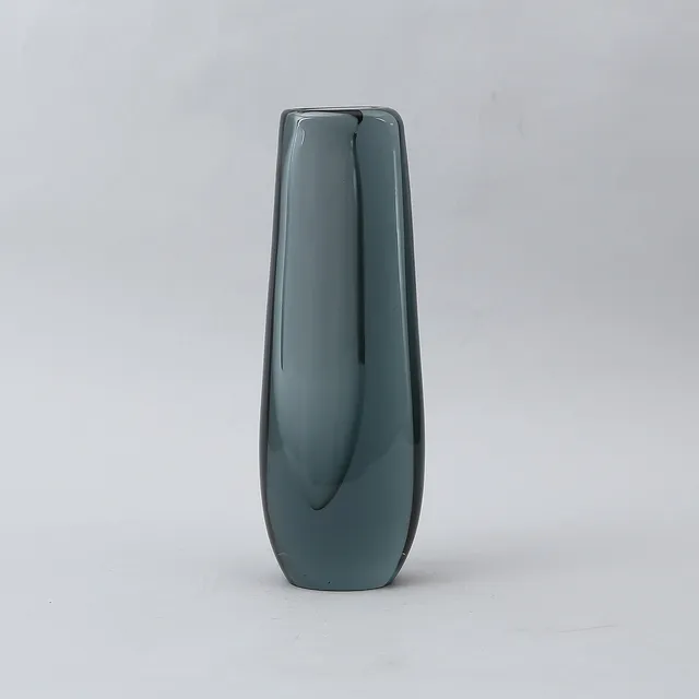 VICKE LINDSTRAND. Vas, glas, signerad Kosta LH1608.