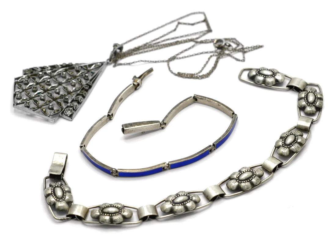 2 ST ARMBAND, 1 KEDJA/HÄNGE, silver, blå emalj, glasstenar. — Smycken/Armband — Kaplans