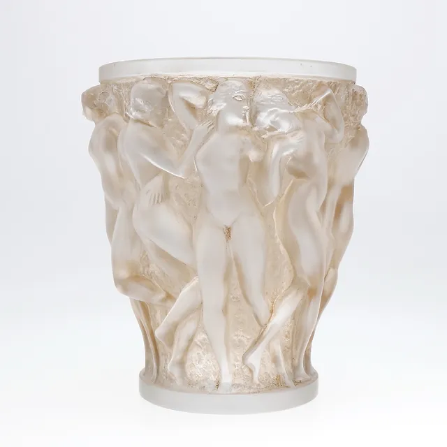 LALIQUE MANUFACTURE. "Bacchantes" vase.