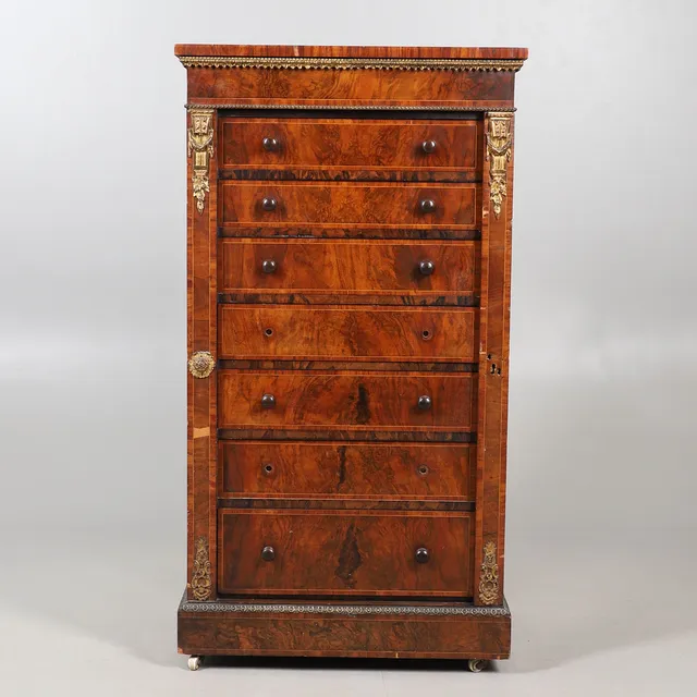 A LOUIS XVI STYLE FIGURED WALNUT WELLINGTON CHEST.
