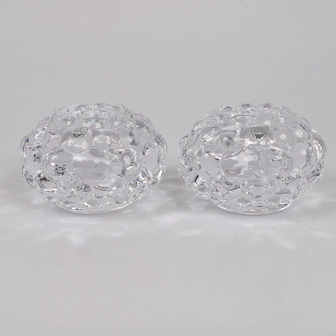 ANNE NILSSON. Ljuslyktor, 1 par, "Hallon", glas, Orrefors. — Utility glass — Helsingborgs Auktionskammare