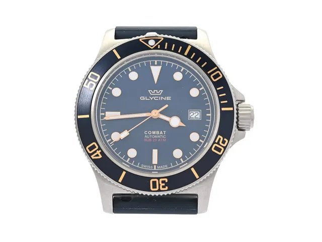 GLYCINE, Combat SUB 42 (20 ATM), Cal GL224 (SW 200-1), Serie nr. 1086238, Ref nr. GL0327, herrur, 42 mm, stål, automatisk, safirglas, datum, gummiband, originalspänne, cert, april 2023 box, ytterkartong.