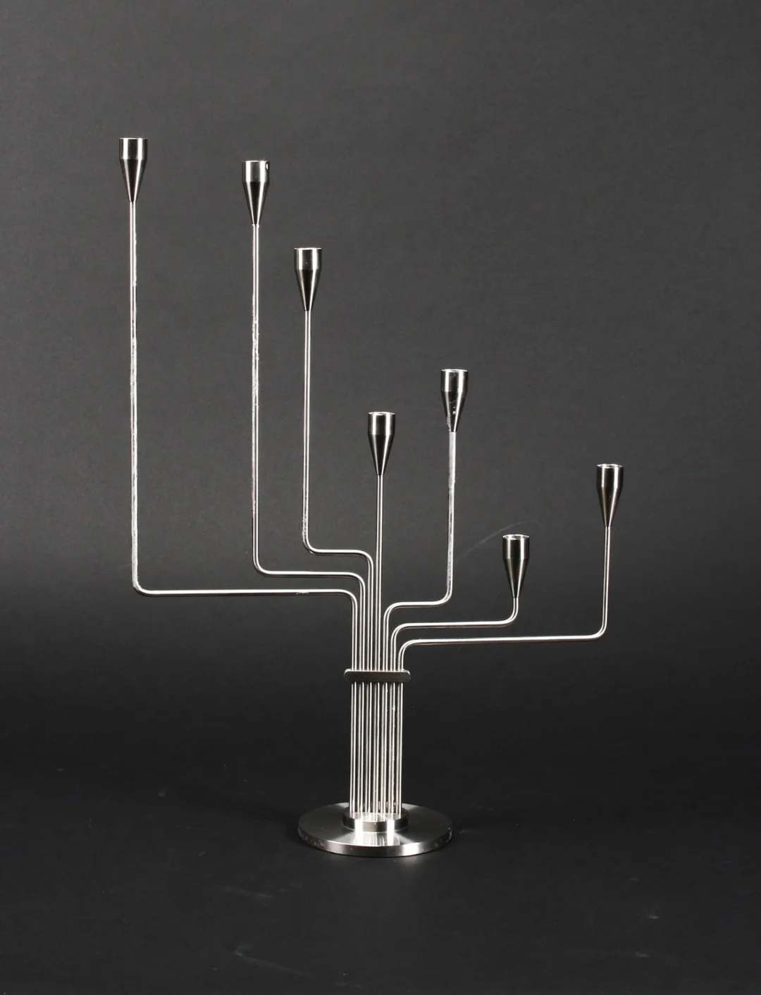 Piet Hein. Karlsvognen kandelaber afrustfrit børstet stål. H. 63,5 cm — Silver, bronze, copper and pewter/Silver candlesticks — Lauritz
