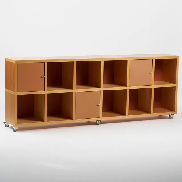 JOHAN HELLSTRÖM. Källemo, Sideboard auf Rollen, Modell 'Hylla KUBIK', Esche, Metall, 20. Jahrhundert, Schweden.
