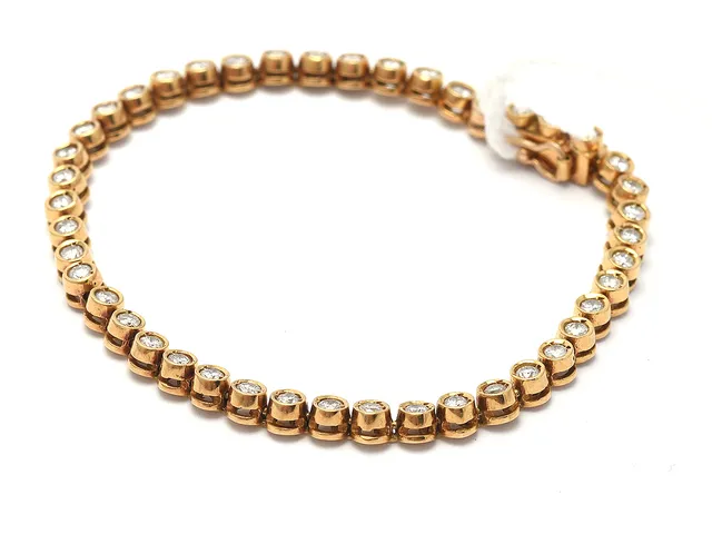 TENNISARMBAND, 18K, diamanter 44x ca 0,04 ct, 17 cm, brv 12,2 g